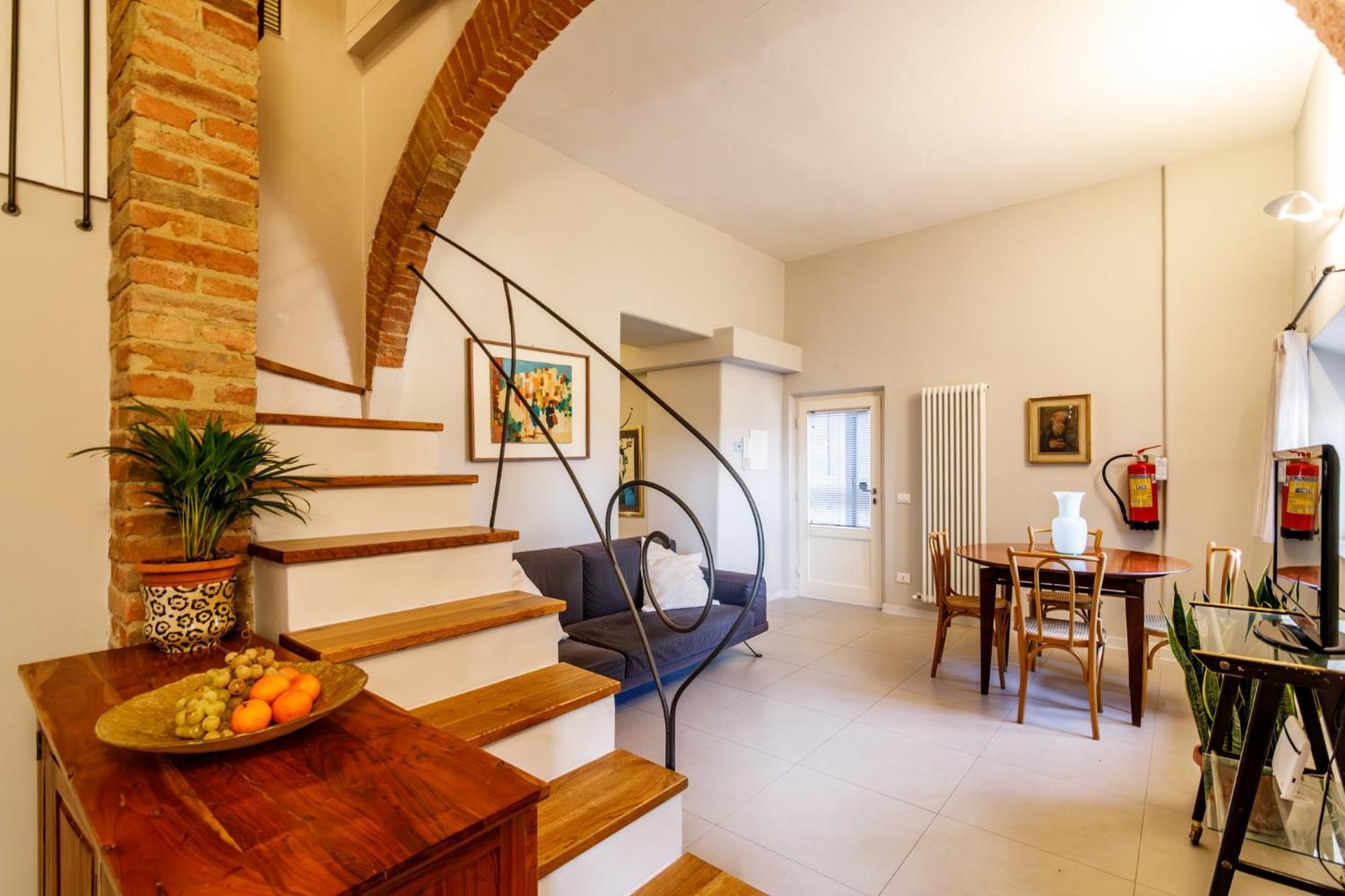 Porta Romana Elegant Apartments With Private Parking! Сиена Экстерьер фото