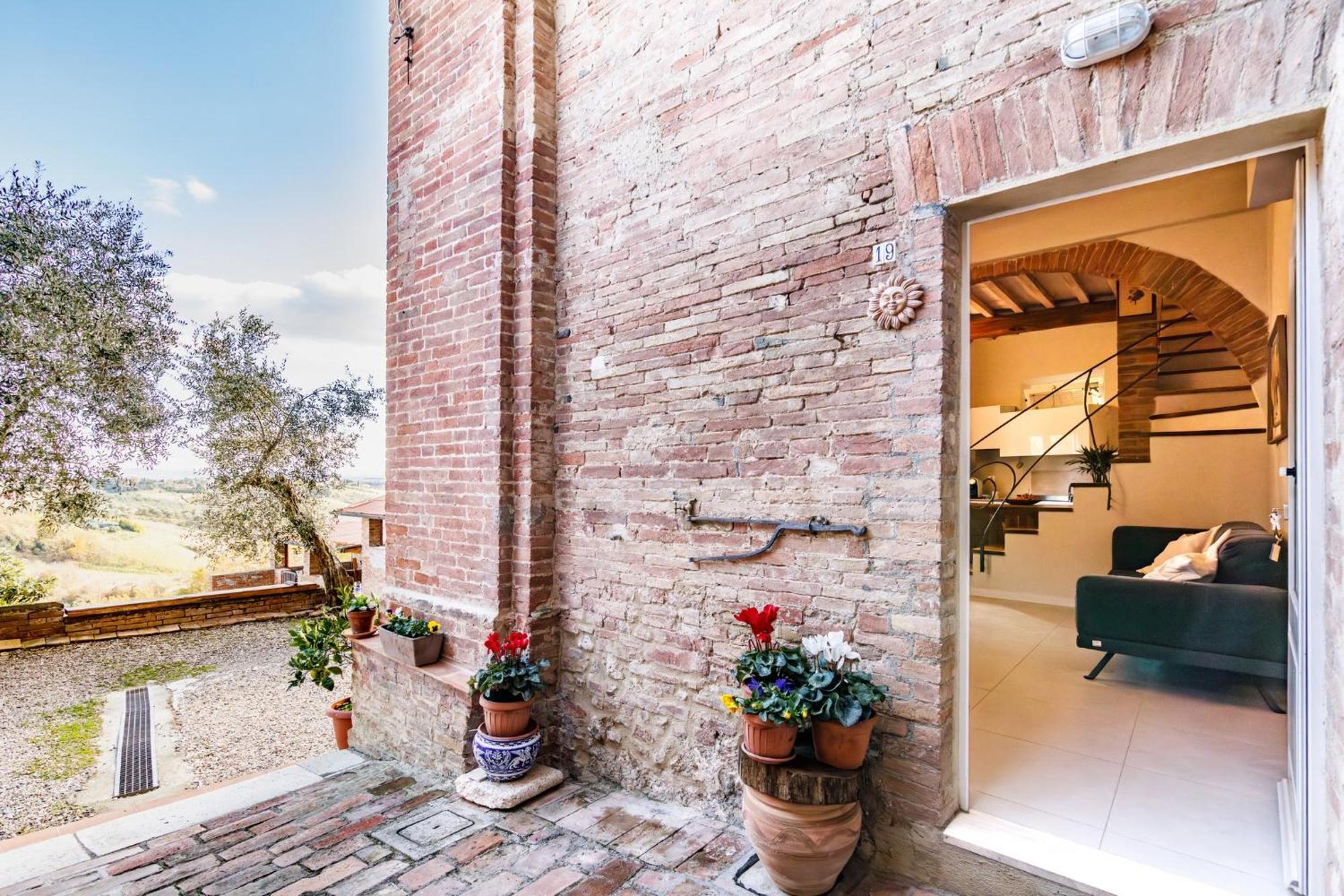 Porta Romana Elegant Apartments With Private Parking! Сиена Экстерьер фото