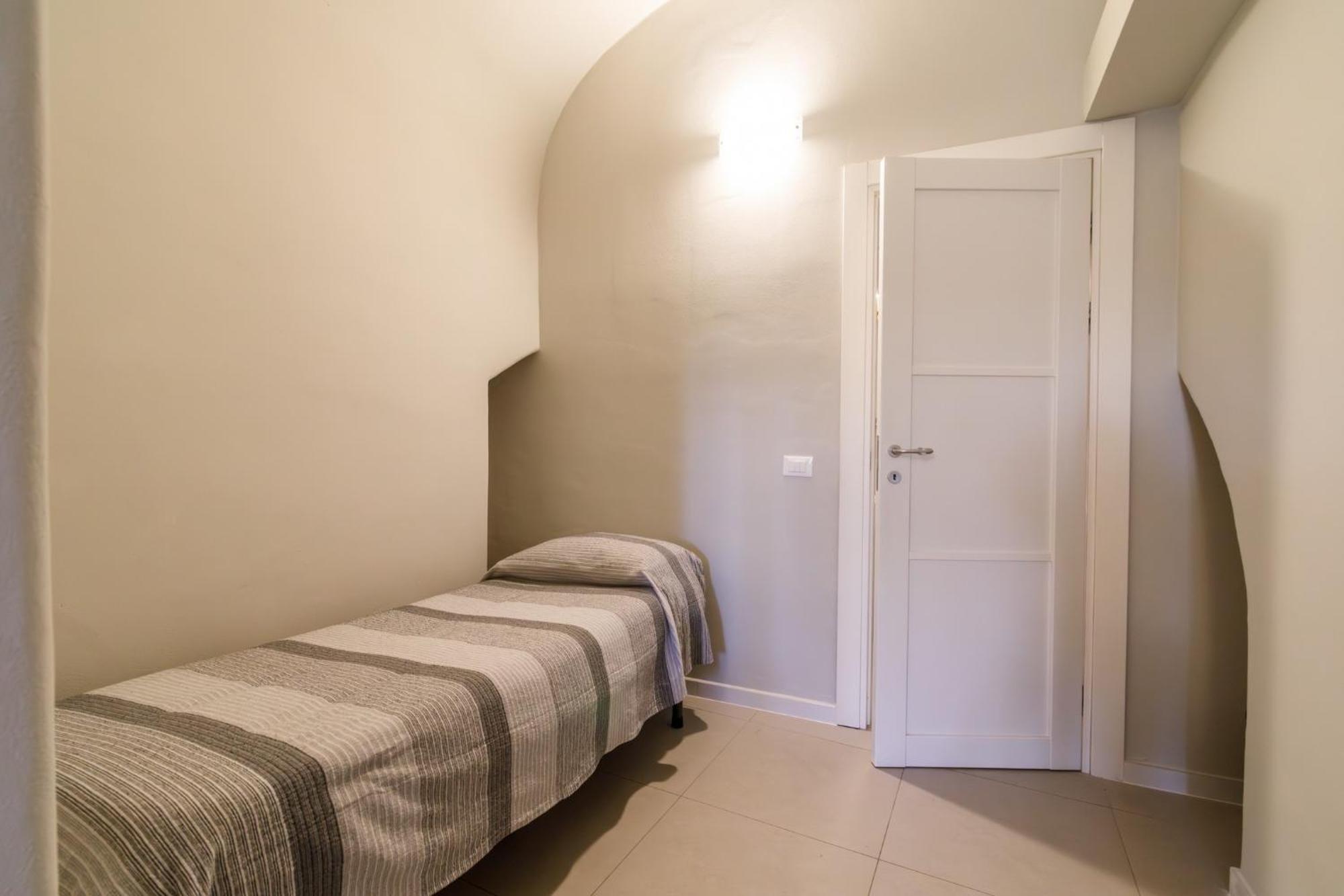 Porta Romana Elegant Apartments With Private Parking! Сиена Экстерьер фото