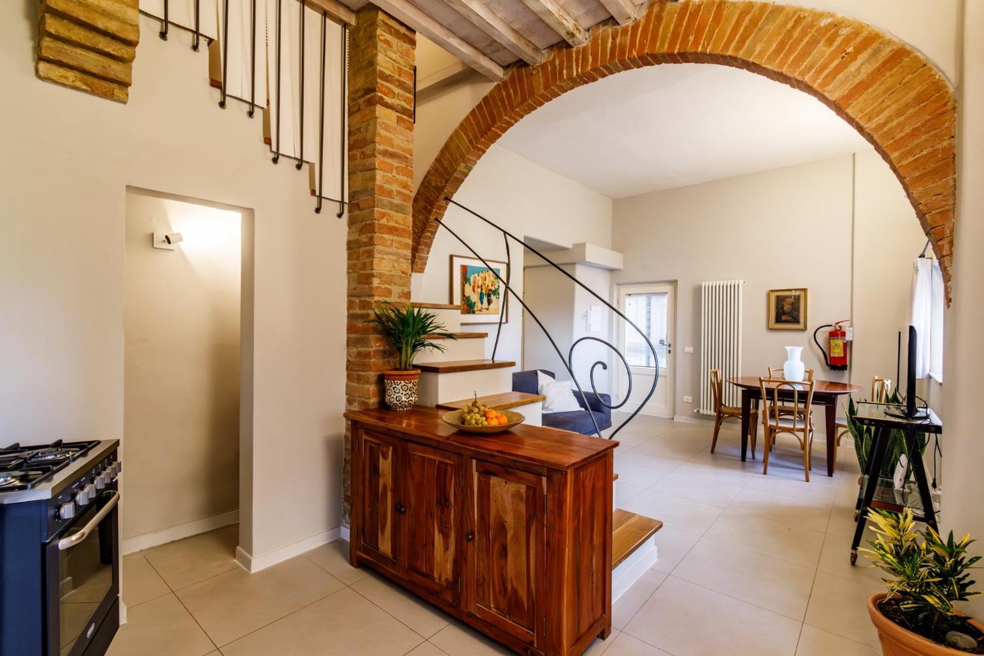 Porta Romana Elegant Apartments With Private Parking! Сиена Экстерьер фото